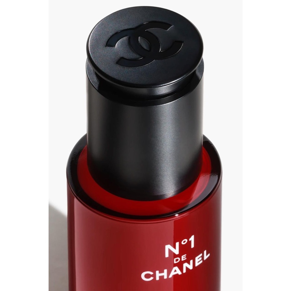 Summer heaven N°1 DE CHANEL SMOOTHING SERUM
Smooths Refines Pores Radiance - Picture 7 of 7